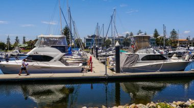 Marina Bay Pasifik Okyanusu pahalı yatlar için. Avustralya Adelaide 2017