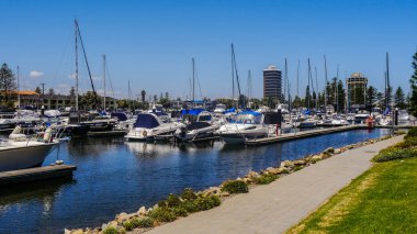 Marina Bay Pasifik Okyanusu pahalı yatlar için. Avustralya Adelaide 2017