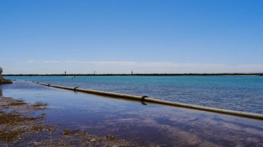 Ocak 2017 yılında su-kanal Avustralya'daki Adelaide güneyinde