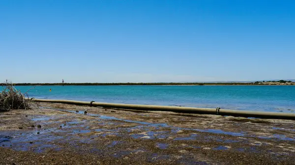 Canal d'approvisionnement en eau au sud d'Adélaïde en Australie en janvier 2017 — Photo