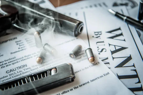 An announcement about the search for a criminal on the table of the bounty hunter, a combat pistol, cartridges — Stock Photo, Image