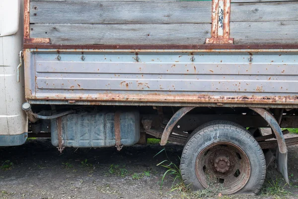 Imagem detalhada da parte de trás do velho caminhão — Fotografia de Stock