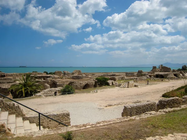 Ruinas de un antiguo asentamiento en el desierto de Túnez. El patrimonio cultural del norte de África —  Fotos de Stock