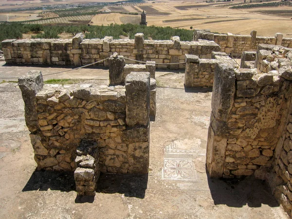 Ruinas de un antiguo asentamiento en el desierto de Túnez. El patrimonio cultural del norte de África — Foto de Stock