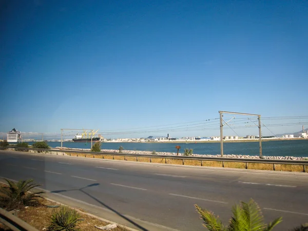 Rua e cais na Tunísia em tempo claro julho 2013 — Fotografia de Stock