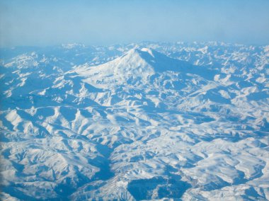 Panorama Vadisi Elbruz Dağı ve Rusya'nın Kuzey Kafkasya'da Elbruz Dağı kış uçaklarının uçuş yükseklikten
