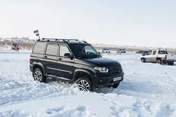 Offroad auf schneebedeckter Straße sibirische Meisterschaft Offroad-Sportwagen in omsk 2018 Jahr — Stockfoto