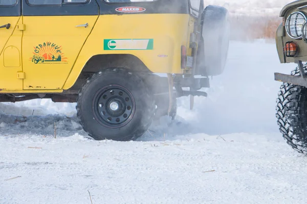 Offroad auf schneebedeckter Straße sibirische Meisterschaft Offroad-Sportwagen in omsk 2018 Jahr — Stockfoto