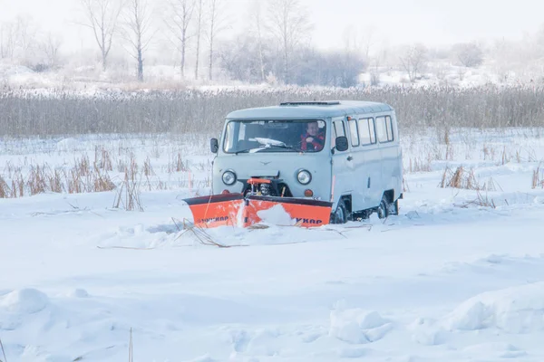 Offroad auf schneebedeckter Straße sibirische Meisterschaft Offroad-Sportwagen in omsk 2018 Jahr — Stockfoto