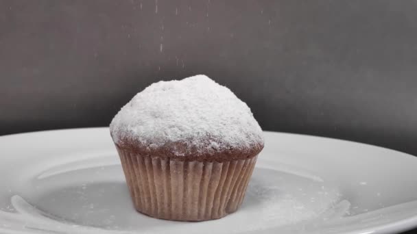 Cupcake Con Sabor Espolvorear Con Azúcar Polvo Restaurante Cámara Lenta — Vídeos de Stock