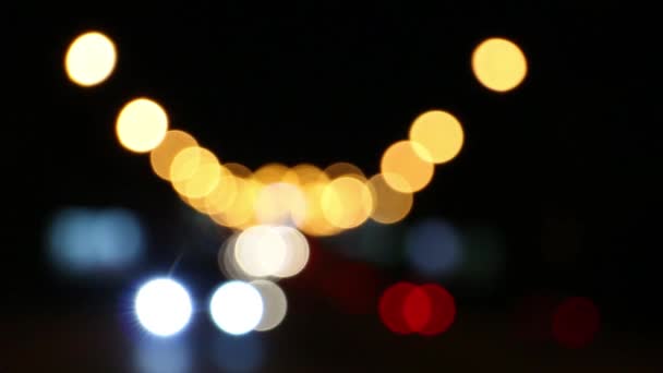 Blurred car lights at the crossroads of the big night city — Stock Video