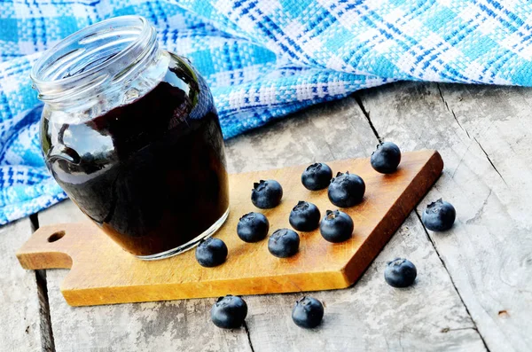 Jar of blueberry jam and fresh wild blueberries — Stock Photo, Image