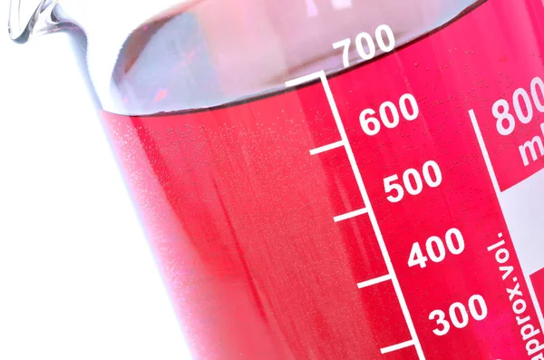 Detail der Chemikalienbehälter mit roten Chemikalien — Stockfoto