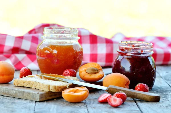 Jar Apricot Strawberry Jam Fresh Apricots Strawberries Knife Toast Bread — Stock Photo, Image