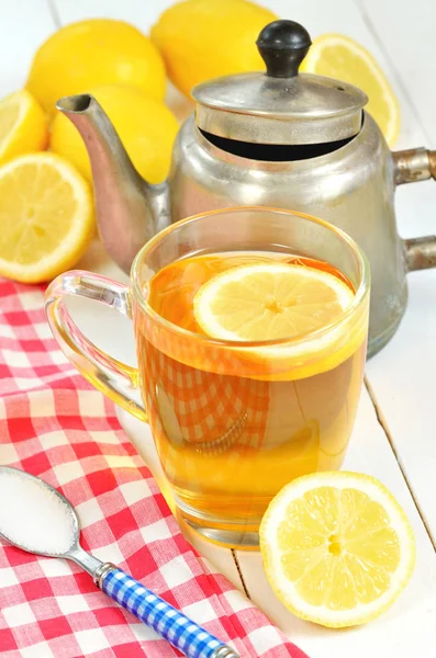 Nero Con Fetta Limone Tazza Vetro Vecchia Teiera Cucchiaino Zucchero — Foto Stock