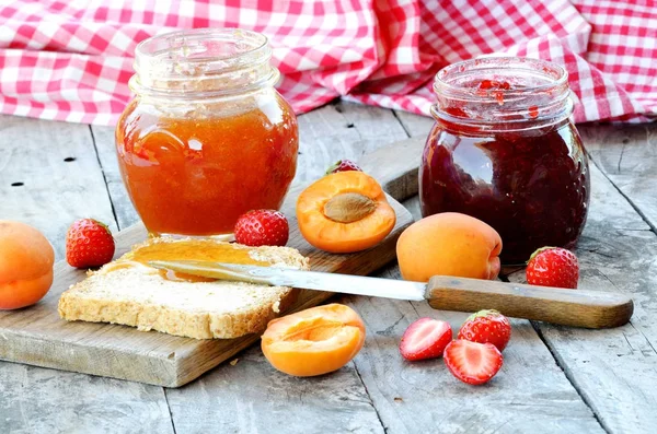 Jar Apricot Strawberry Jam Fresh Apricots Strawberries Knife Toast Bread — Stock Photo, Image