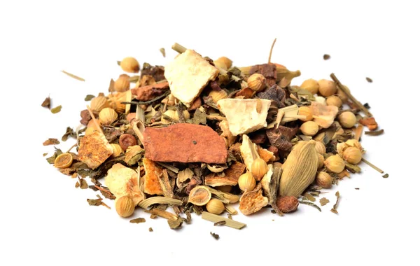Nahaufnahme von getrockneten Früchten Tee isoliert auf weißem Hintergrund. — Stockfoto