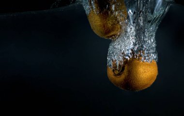 su sıçramasına kivi