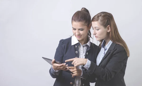 Two business partners, looking at tablet — Stock Photo, Image