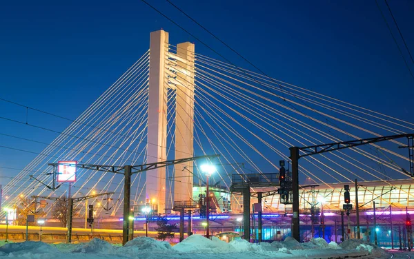 Bukarest, Románia - január, 2016: Basarab híd északi pályaudvar éjszaka, Bukarest, Románia-kilátás — Stock Fotó