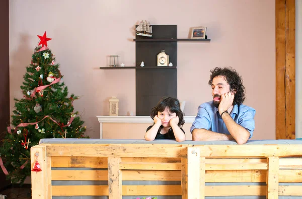 Menina chateado por não receber presentes de Natal — Fotografia de Stock