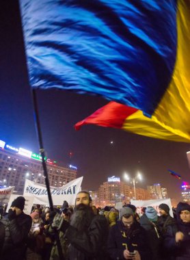 Bucharest, Romanya - Ocak 2017: Bin kişi hükümetin planı için af binlerce mahkumların protesto etmek için Çarşamba gecesi ile Romen başkentinin yürüdü.