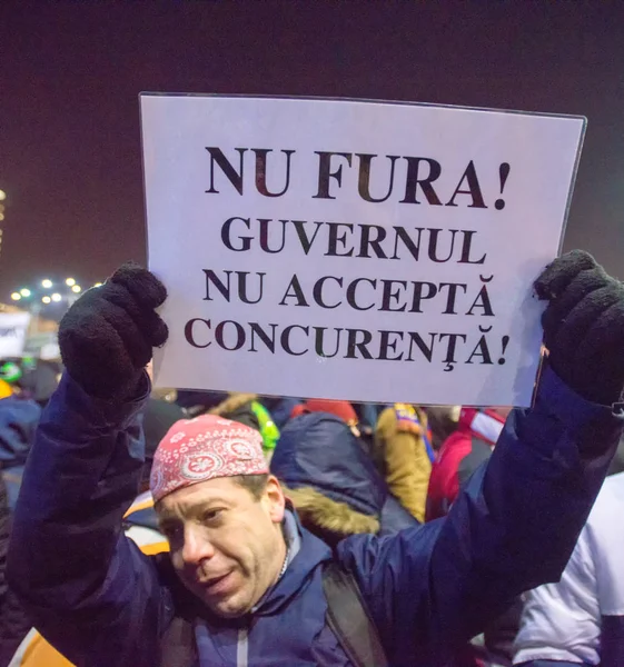 Bucharest, Romanya - Ocak 2017: Bin kişi hükümetin planı için af binlerce mahkumların protesto etmek için Çarşamba gecesi ile Romen başkentinin yürüdü.