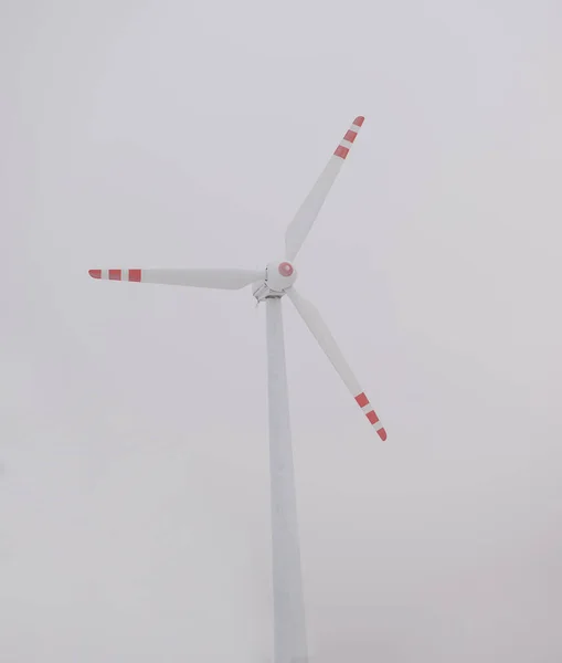 Vítr Turbine.Conservation a čisté energie. — Stock fotografie