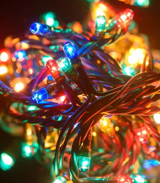 Kleurrijke kerstverlichting. Glimmende leds — Stockfoto