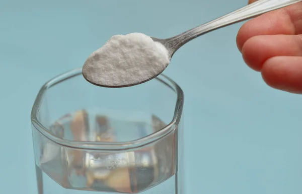 Sodium bicarbonate in a glass — Stock Photo, Image