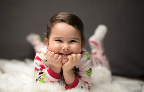 Portrait of a beautiful little girl — Stock Photo, Image