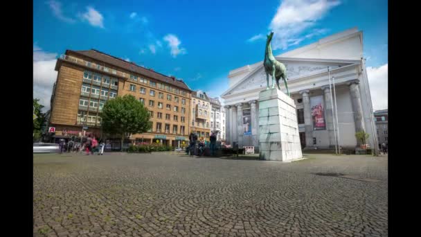 Aachen, Duitsland - 05 augustus 2017: Menigte lopen op straat, 4 k timelapse — Stockvideo