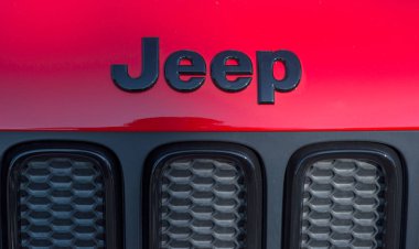 Galati, Romanya - 2 Eylül 2017: Jeep o üretmek yalnızca, spor yeni araçlar ve off-road araç Amerikan otomobil markasıdır ama ayrıca pikap kamyonlar geçmişte yer verdi.