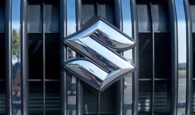 Romanya-Eylül 2 2017:Suzuki 2 Eylül 2017 araba sunuda Romanya'da logosuna. Japonya araba