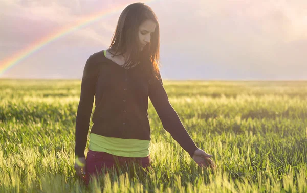 Woman Wheat Field Enjoying Freedom Concept — Stock Photo, Image