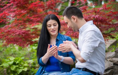Romantik Çift birlikte iyi vakit geçiriyor