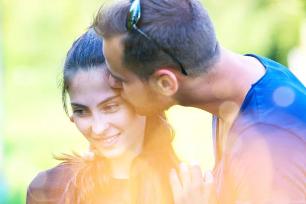 Young Couple Hugging Having Fun — Stock Photo, Image