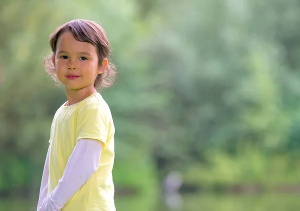 Portrait Little Girl Outdoor — Stock Photo, Image