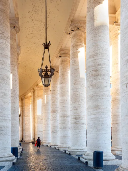 Kolonáda Náměstí Peter Římě Vatikánu Itálie — Stock fotografie