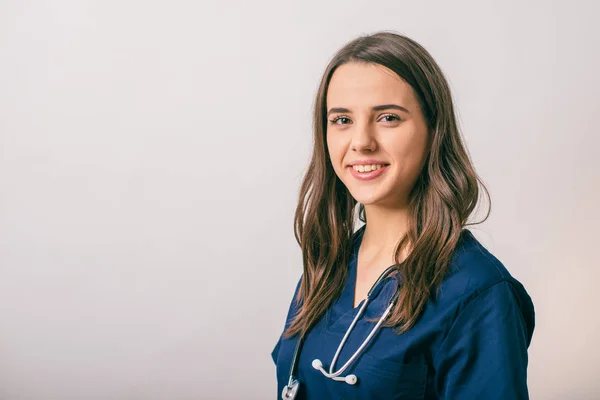 Concepto Salud Medicina Retrato Una Doctora Con Estetoscopio Aislado Blanco — Foto de Stock