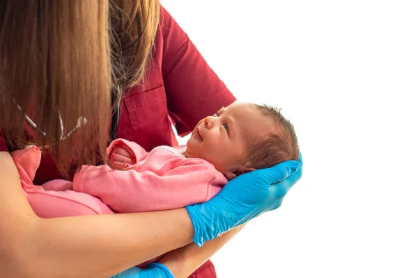 Pediatr Drží Krásné Novorozeně Holčička — Stock fotografie