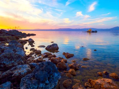 İtalya, Bracciano Gölü 'nde nefes kesici gün batımı