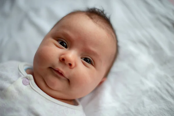 Retrato Una Niña Recién Nacida — Foto de Stock