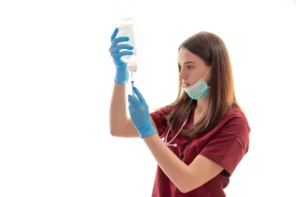 Médico Jovem Que Prepara Injeção — Fotografia de Stock