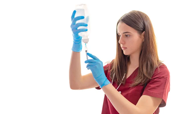 Médico Jovem Que Prepara Injeção — Fotografia de Stock