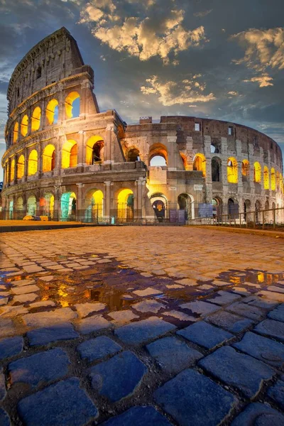 Νυχτερινή Θέα Του Κολοσσαίου Στη Ρώμη Ιταλία Αρχιτεκτονική Και Ορόσημο — Φωτογραφία Αρχείου