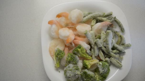 Dondurulmuş karides brokoli ve fasulye — Stok video