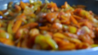 kızartma tavasında farklı sebzeler