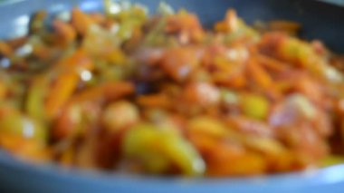 kızartma tavasında farklı sebzeler