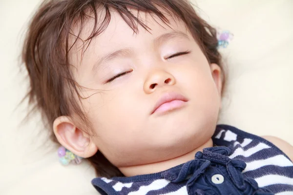 Sleeping japansk flicka (1 år gammal) — Stockfoto